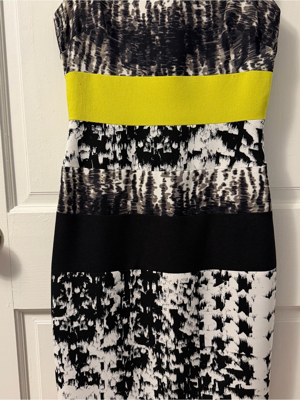BCBG Maxazria Black, White & Yellow Sleeveless Colorblock Sheath Dress, 0 - Picture 4 of 8